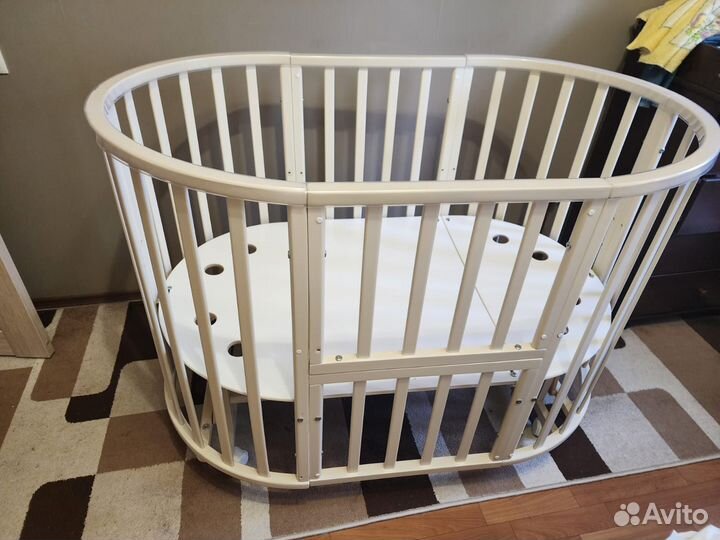 Детская кроватка с поперечным маятником
