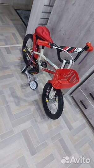Продаю велосипед четырёх колёсный