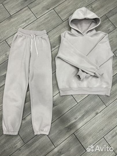 Спортивный костюм женский