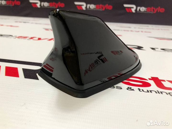 Антенна плавник Nissan Черный R829