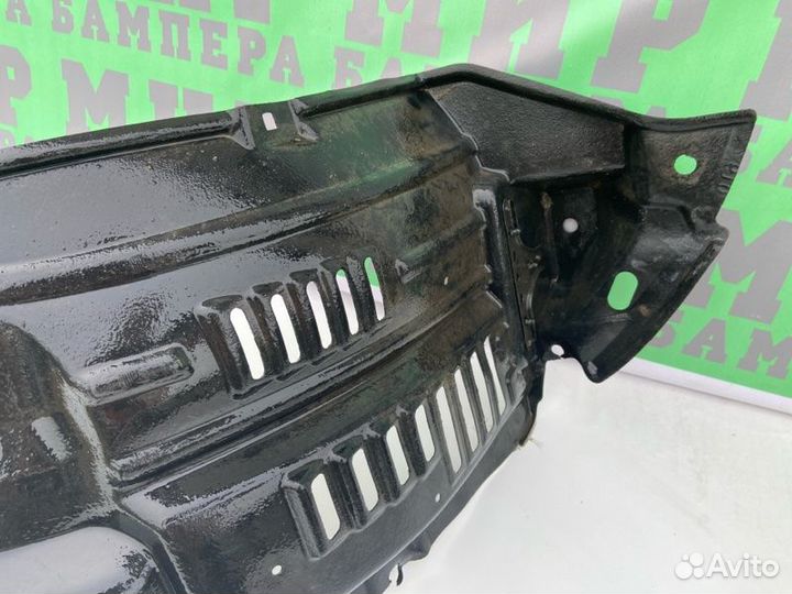 Подкрылок передний правый Toyota Land Cruiser