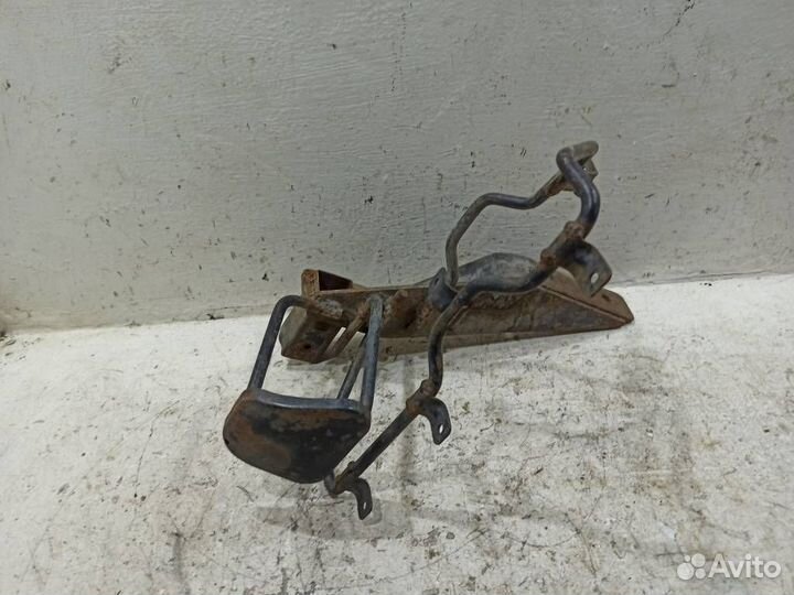 Кронштейн заднего бампера