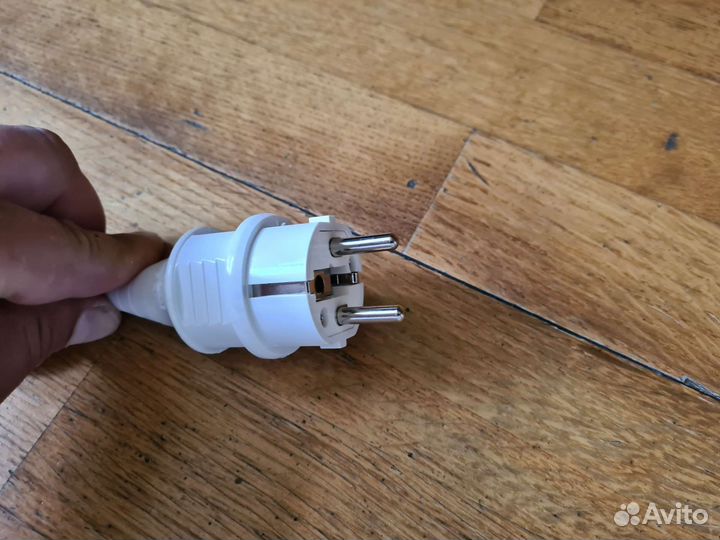 Плинтусный обогреватель