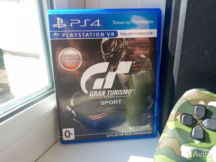 Sony PlayStation 4 slim + 2 геймпада + диски