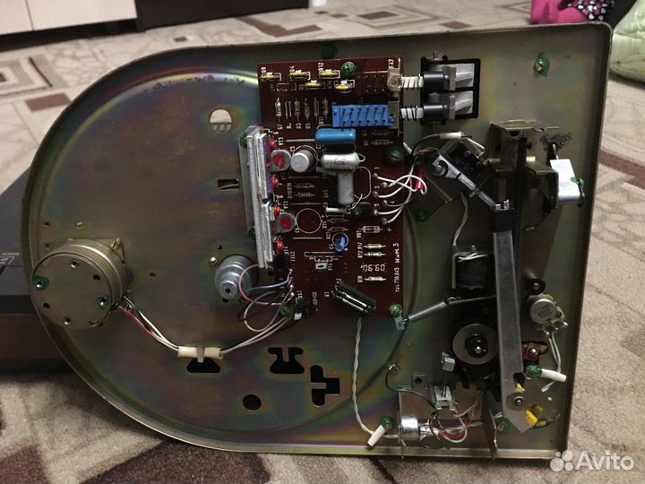 Проигрыватель винила и магнитофон