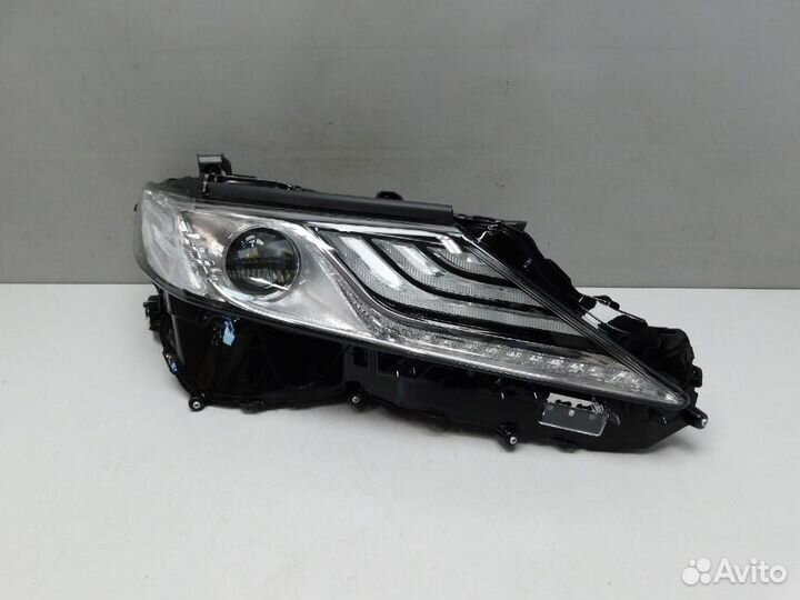 Фара правая Toyota Camry