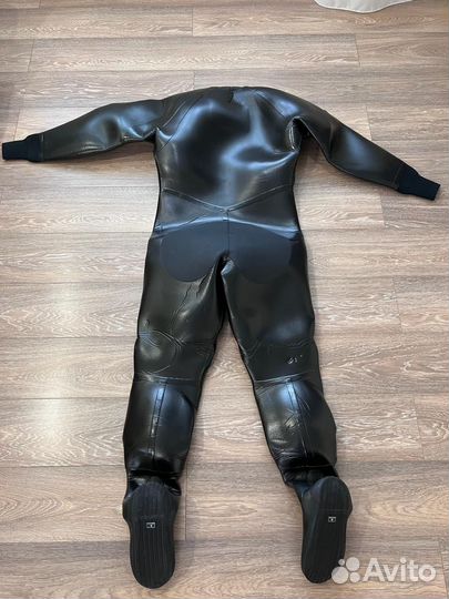 Сухой гидрокостюм