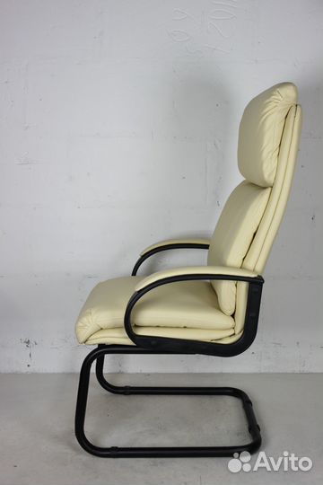 Кресло для посетителей