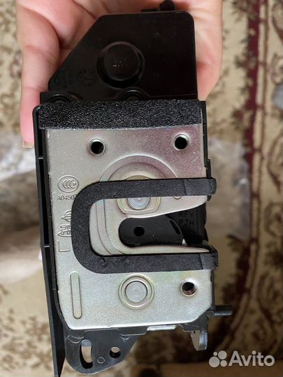 Замок задней левой двери на Ssangyong