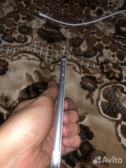 Телефон iPhone 6