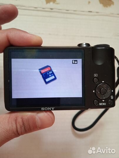 Цифровой фотоаппарат Sony