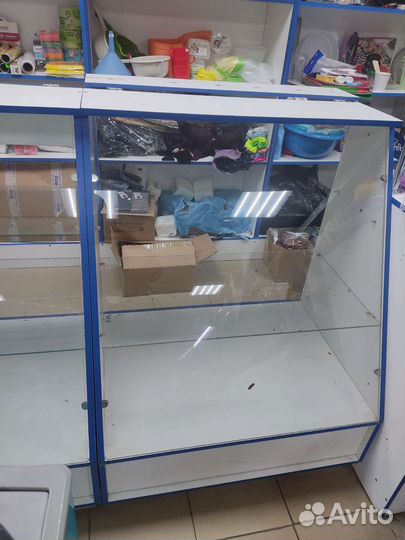 Стеклянная витрина для магазина бу