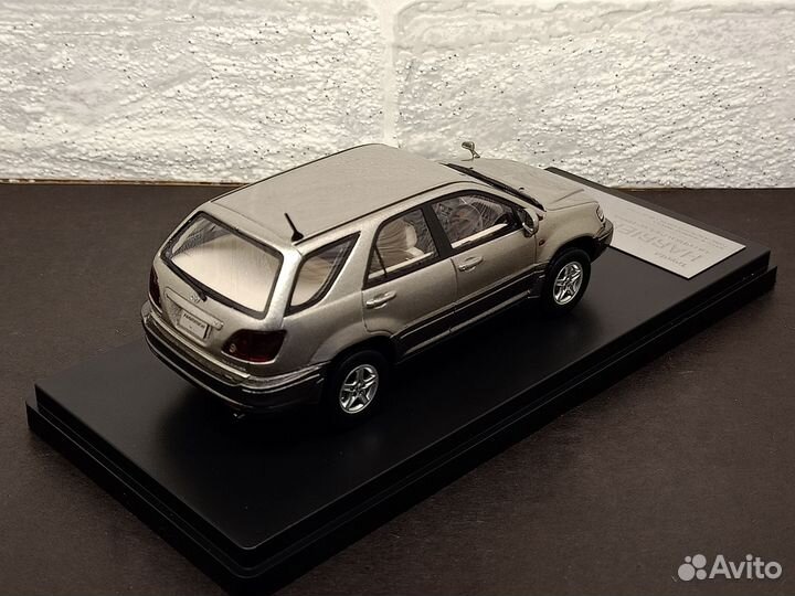 Модель Toyota Harrier 1/43 Hi-story