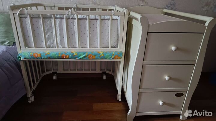 Детская кроватка и пеленальный комод