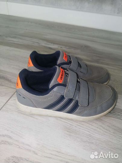 Кроссовки adidas 33