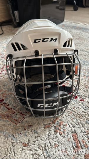 Хоккейный шлем