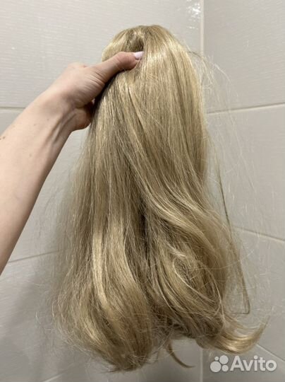 Шиньон и волосы на заколках