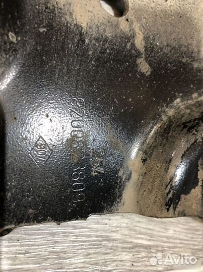 Кронштейн подрамника Nissan Terrano 3 D10