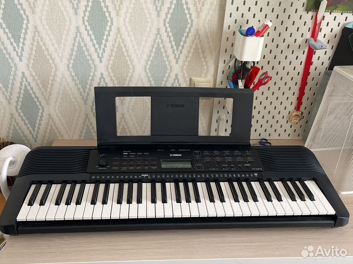 Синтезатор yamaha PSR-E273 черный