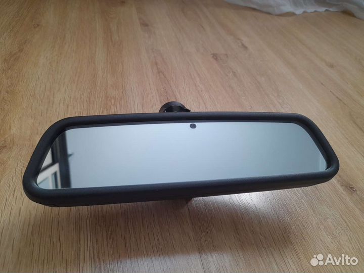 Автомобильное салонное зеркало на BMW