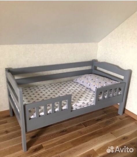 Детская кровать из массива 