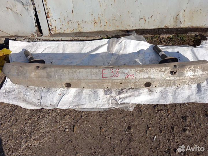 Усилитель заднего бампера BMW 7 е38