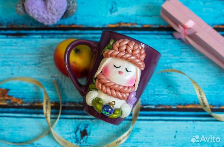 Кружка с декором из полимерной глины