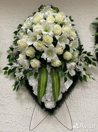 Ритуальные венки/корзины из искусственных цветов