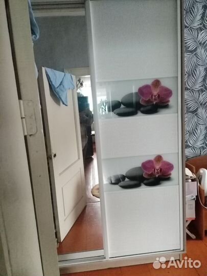 Шкаф купе с зеркалом