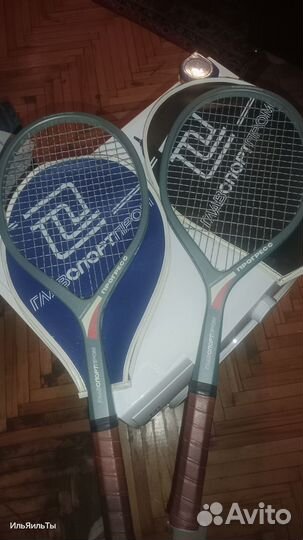 Теннисная ракетка