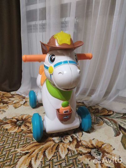 Лошадь качалка каталка Chicсo baby radeo