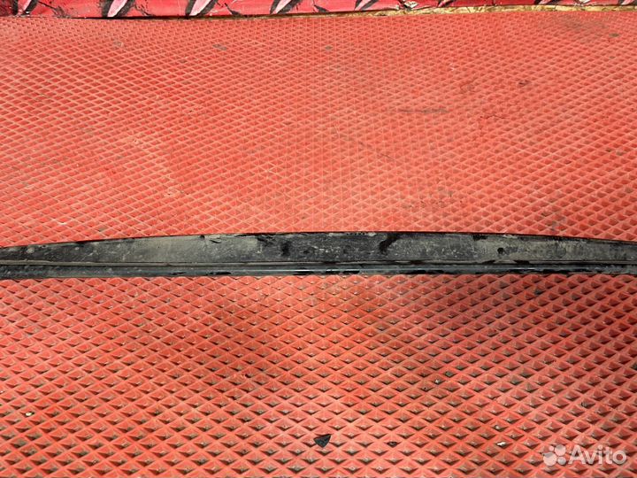 Усилитель переднего бампера Volkswagen Tiguan 2