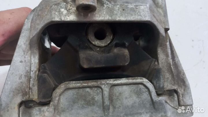 Опора двигателя правая Skoda Octavia A5