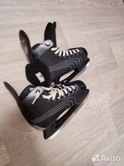 Коньки хоккейные