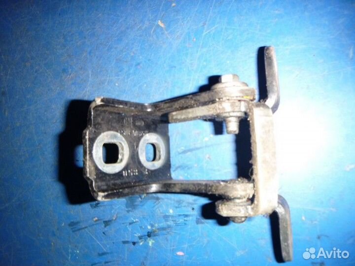 Петля двери задней правой верхняя opel insignia 20