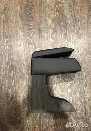 Подлокотник Renault Logan