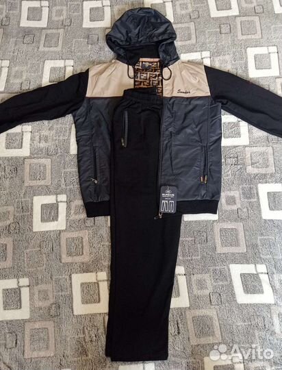 Мужской спортивный костюм