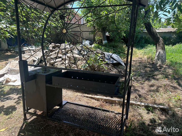 Мангал с крышей