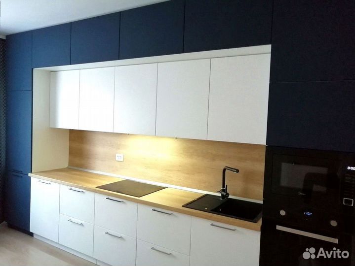 В потолок кухня на заказ