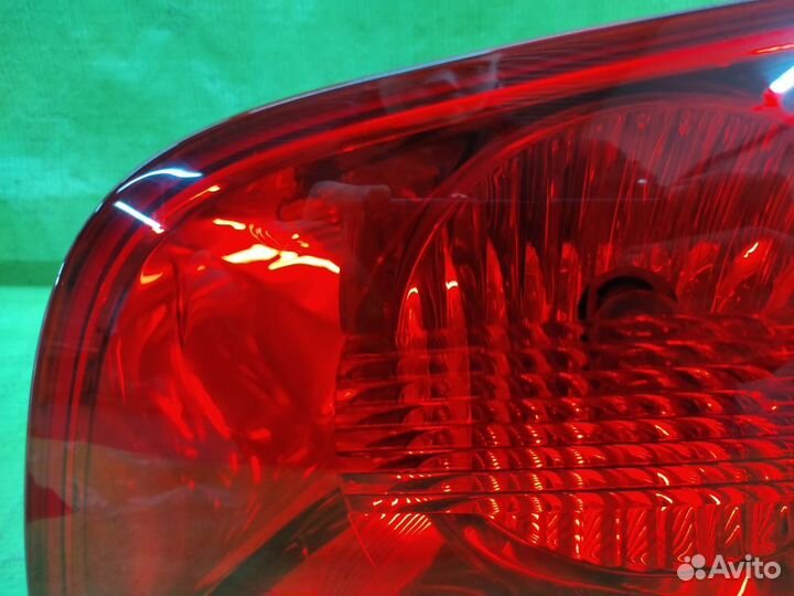 Фонарь правый в крышку багаж. VW Touareg 02-07