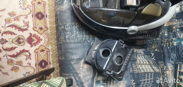 Пылесос Vitek с аквафильтром