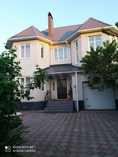 Коттедж 201,8 м² на участке 4 сот.