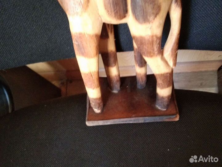 Жираф. дерево