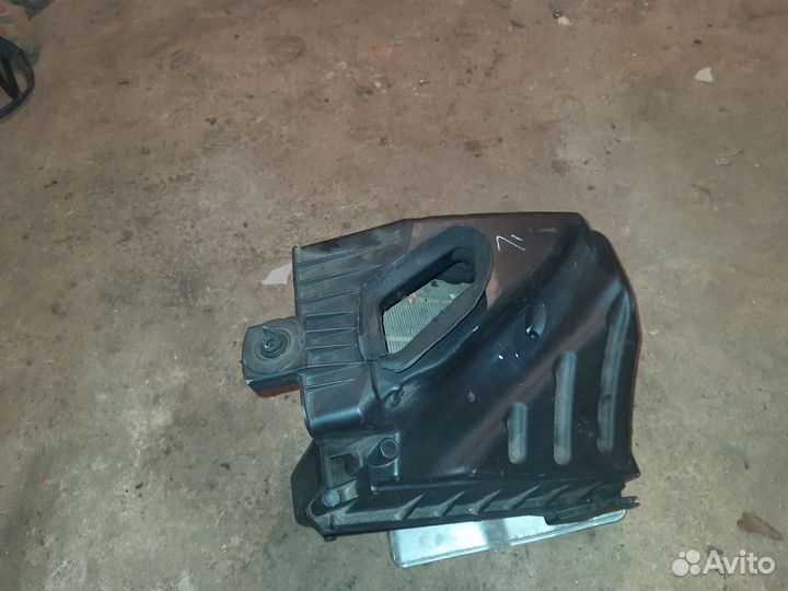 Корпус воздушного фильтра Ауди A4 B7