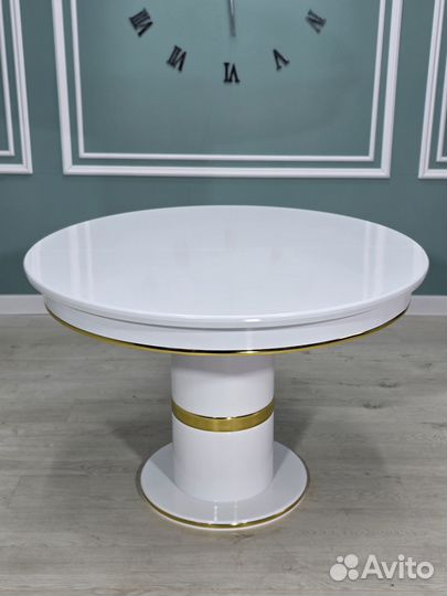 Стол и стулья