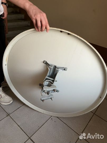 Спутниковая тарелка