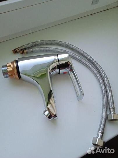 Смеситель на раковину. Новый