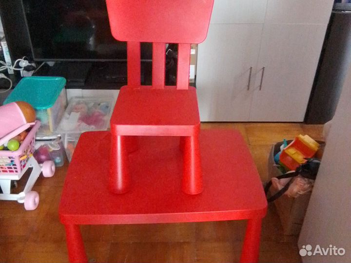 Стол детский пластиковый и стул