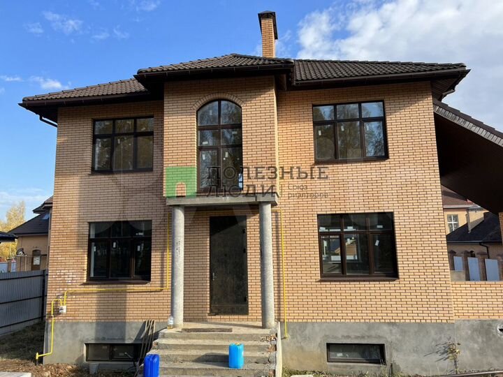 Коттедж 280 м² на участке 11 сот.