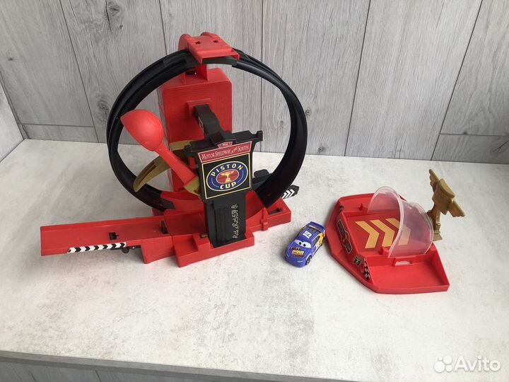 Гоночный трек Молния Маквин